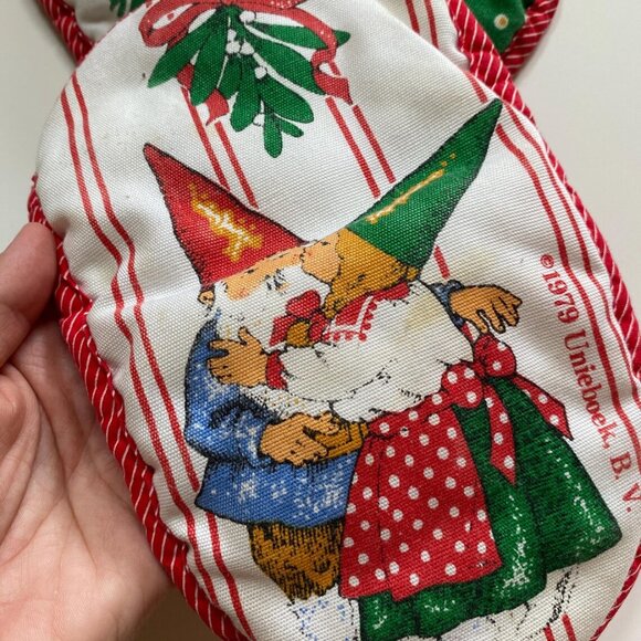 Unieboek Gnome Pot Holder and Oven Mitt 1979 Christmas - Picture 5 of 7